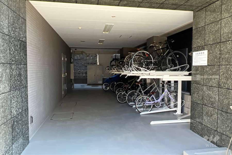 屋内に設けられた駐輪場