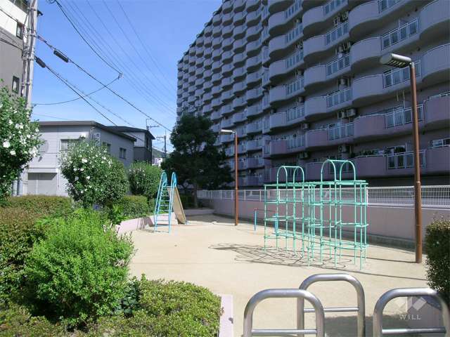 敷地の南側にある小さな公園