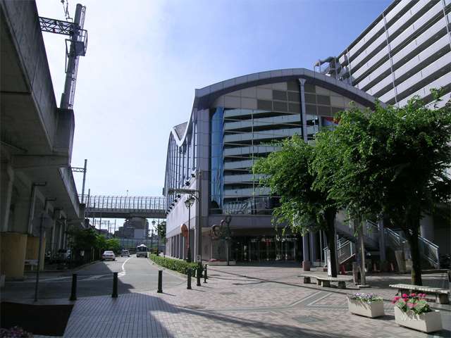 敷地の北側には隣接して「みつなかホール」があります。