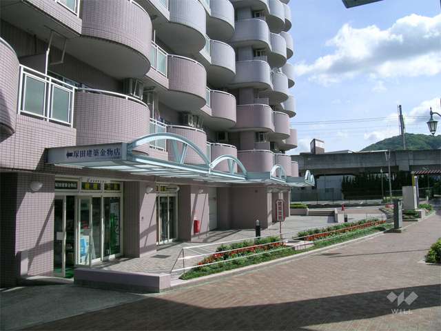 シャンテ川西1階にある店舗（東側の棟の1階）