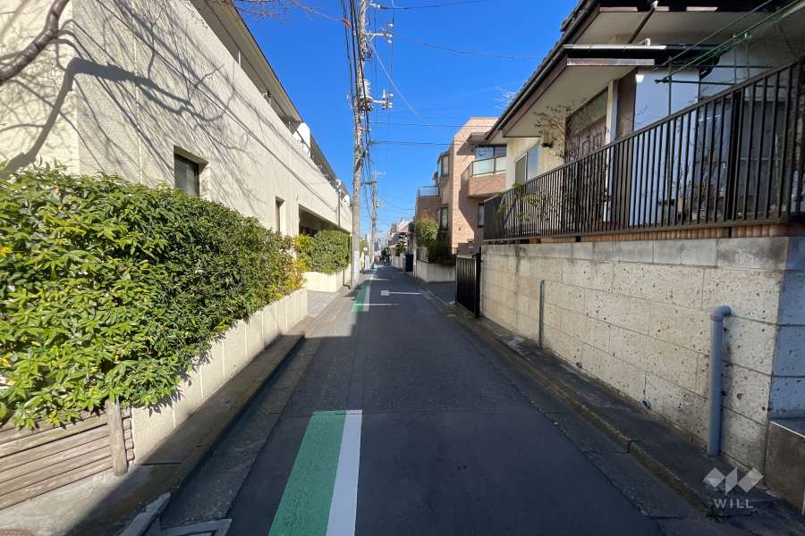 敷地東側の前面道路