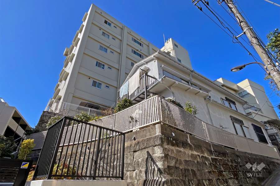 牛込中央マンションの外観（東側から）