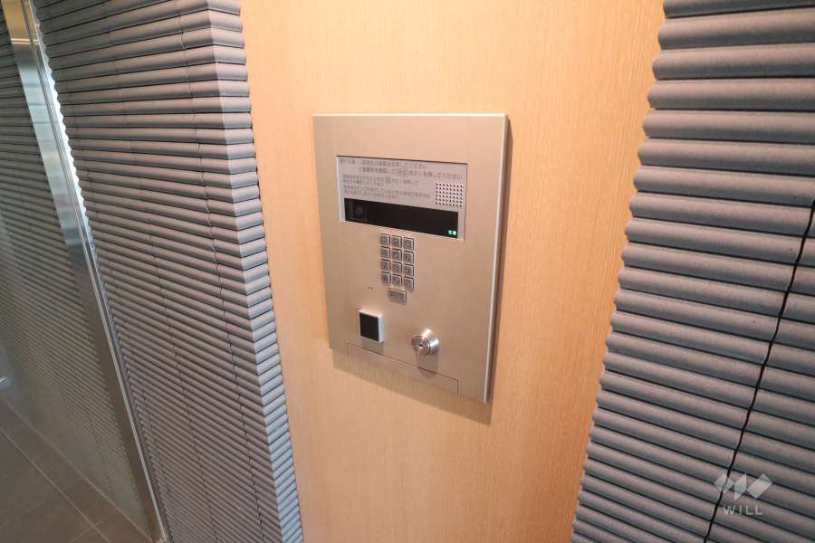 エントランスはオートロック付きです。