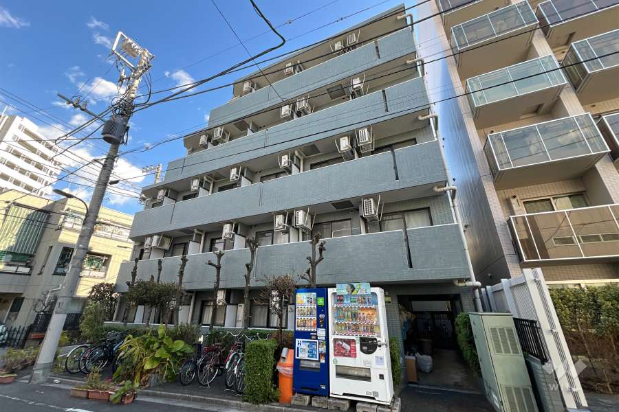 スカイコート新宿第7の外観（南西側から）