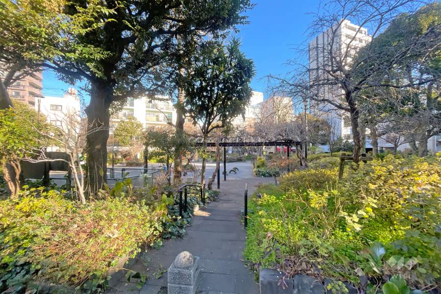 敷地北側に隣接する『大東橋公園』