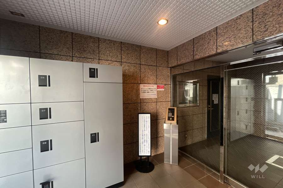 エントランスはオートロック付きです。