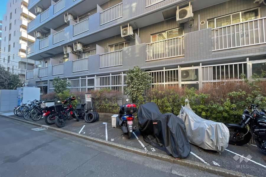 バイク置場と駐輪場