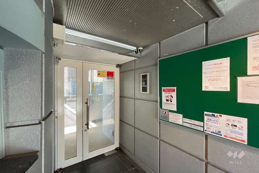 エントランスはオートロック付きです。