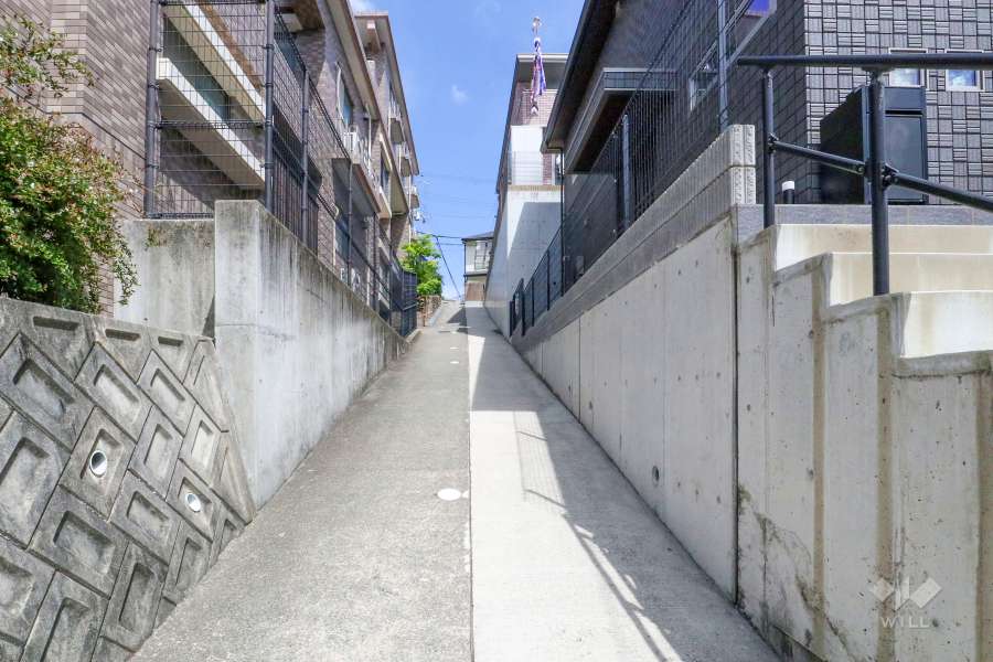 敷地東側の前面道路
