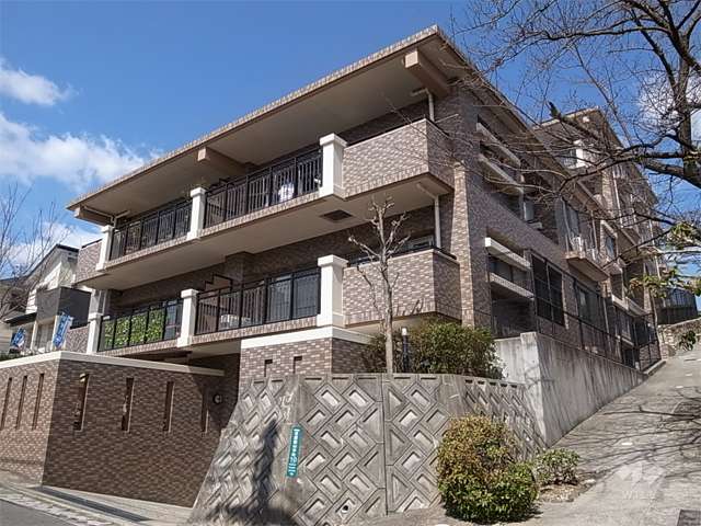 ワコーレ雲雀丘花屋敷の外観（南東側から）