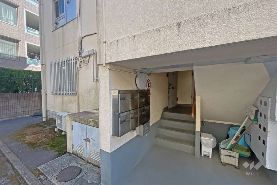 住戸入口と共用ポスト