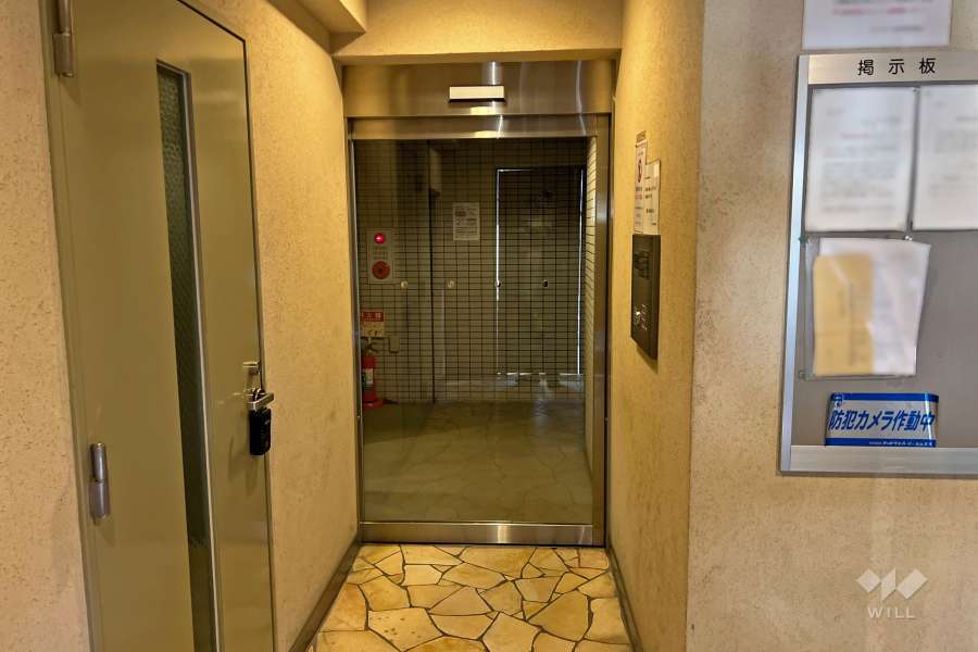 エントランスはオートロック付きです。