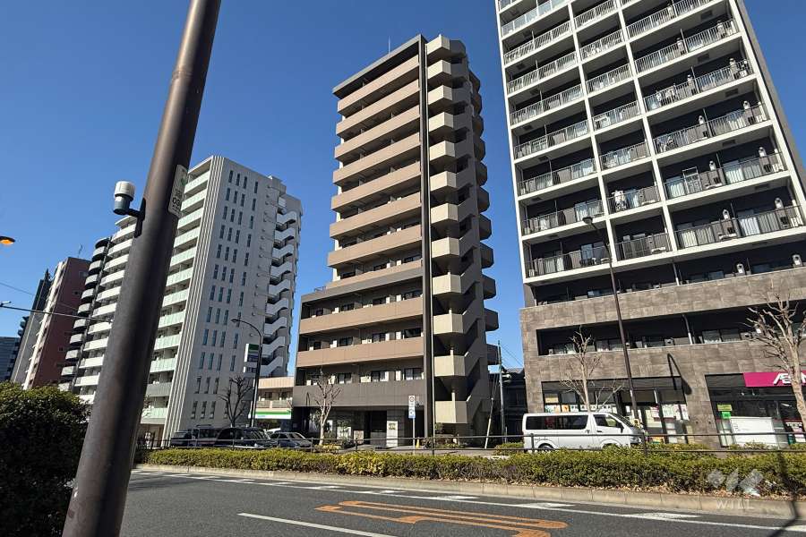 コンシェリア新宿ノースフロンティアの外観（南東側から）