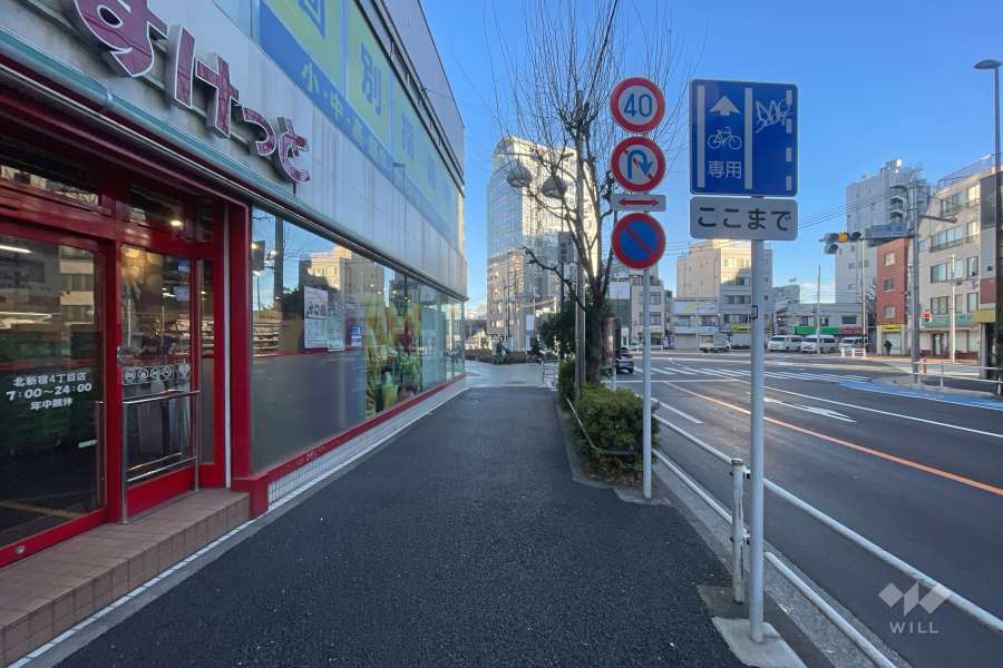 敷地東側の前面道路