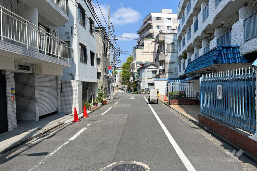敷地西側の前面道路　