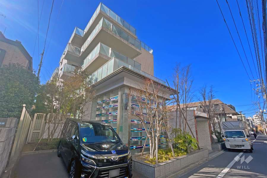 ロイヤルシーズン新宿柏木の外観（南東側から）