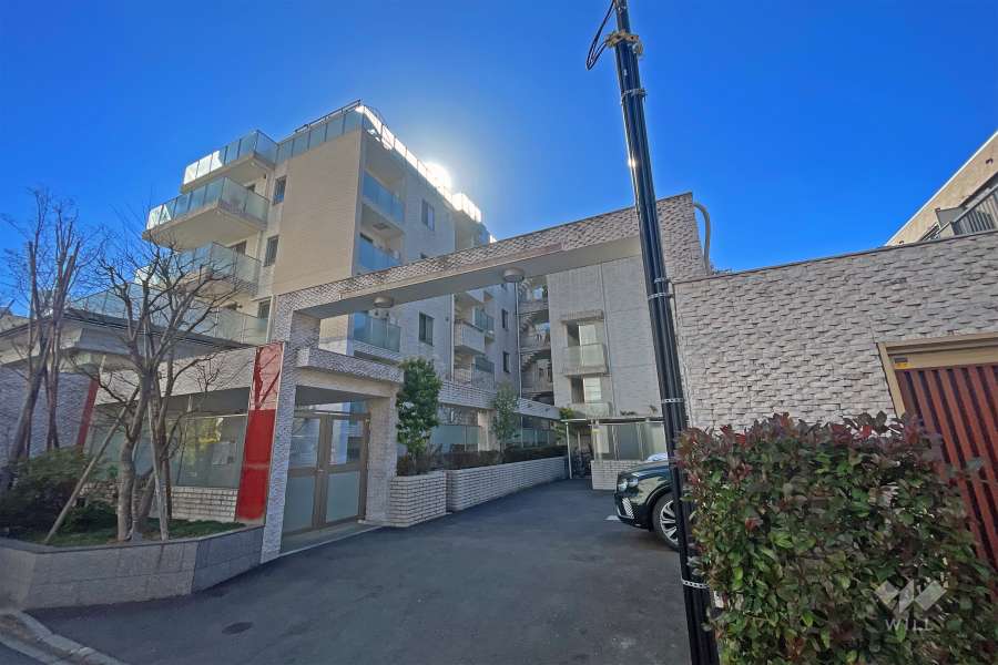 ロイヤルシーズン新宿柏木の外観（北東側から）