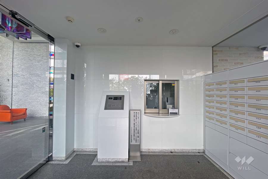 エントランスはオートロック付きです。