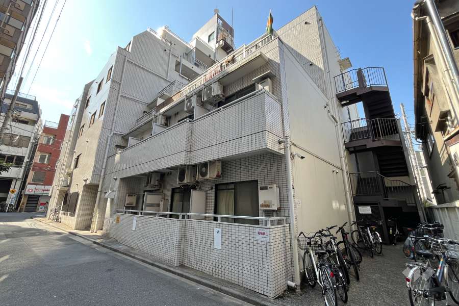 朝日プラザ北新宿の外観（北東側から）