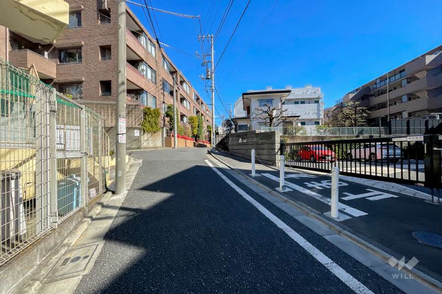 敷地北側の前面道路