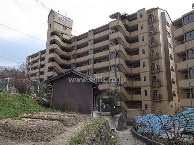 ライオンズマンション川西清和台1番館（北西側から）