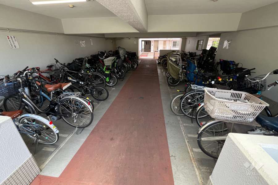 屋内に設けられた駐輪場
