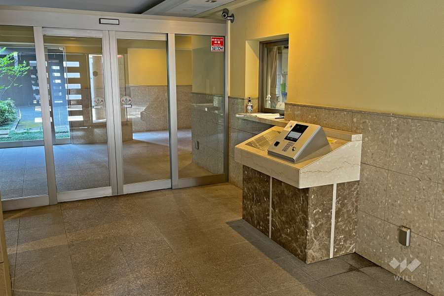 エントランスはオートロック付きです。