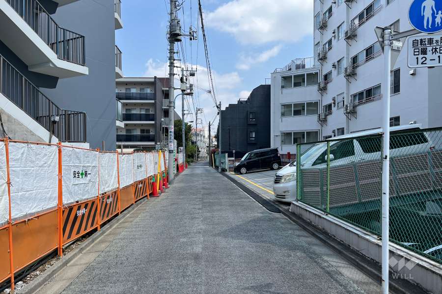敷地北側の前面道路　