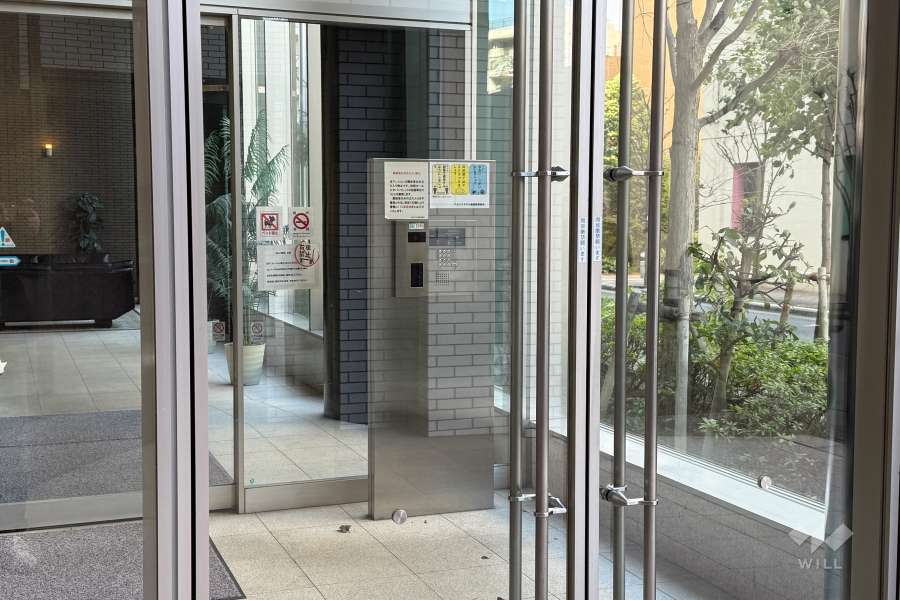 エントランスはオートロック付きです。