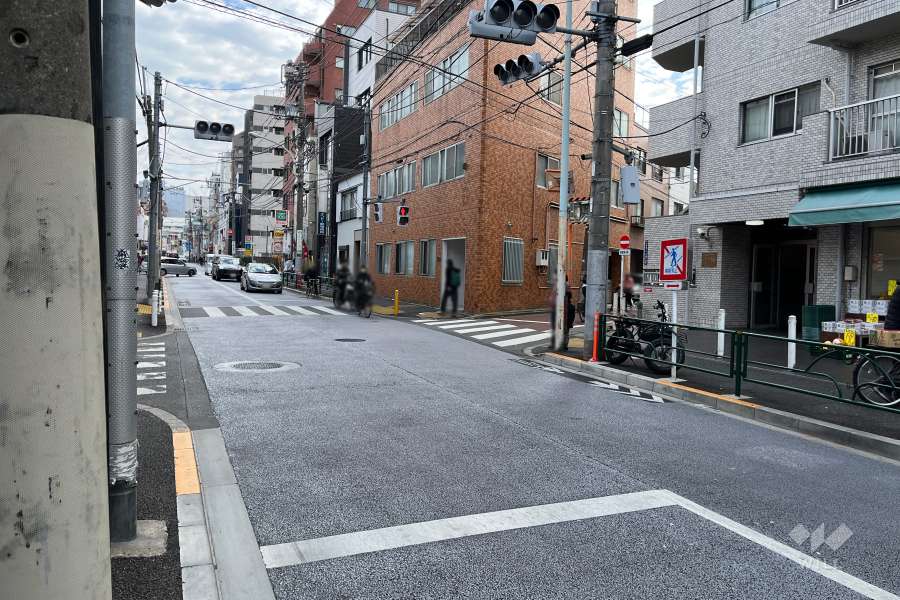 敷地北側の前面道路