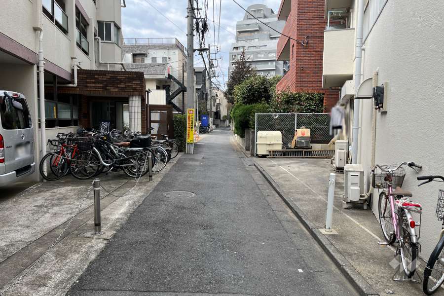 敷地南東側の前面道路