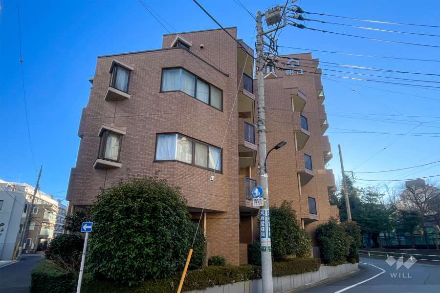 朝日クレスパリオ新宿の外観（南西側から）