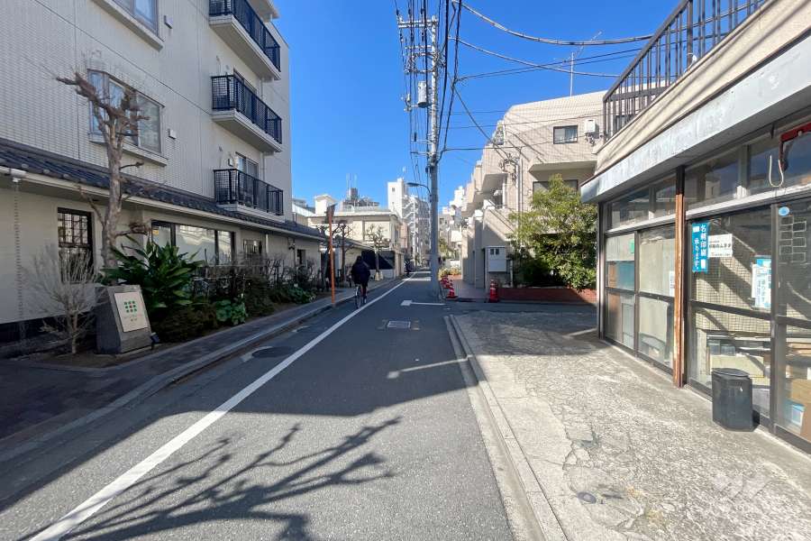 敷地北東側の前面道路　