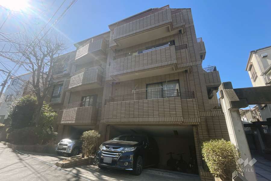 グランドメゾン北新宿の外観（北東側から）