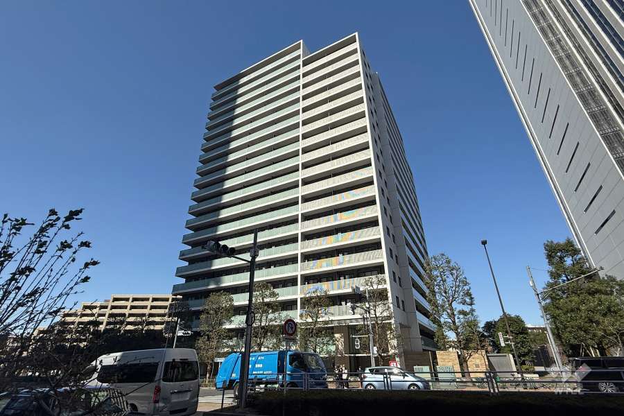 ザ・パークハウス新宿タワーの外観（南側から）