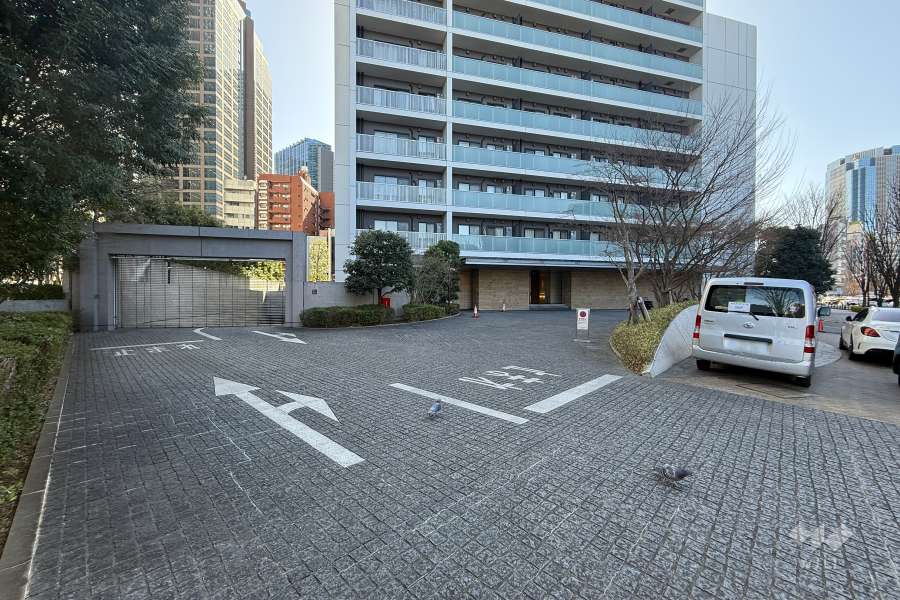 エントランス前の車寄せ