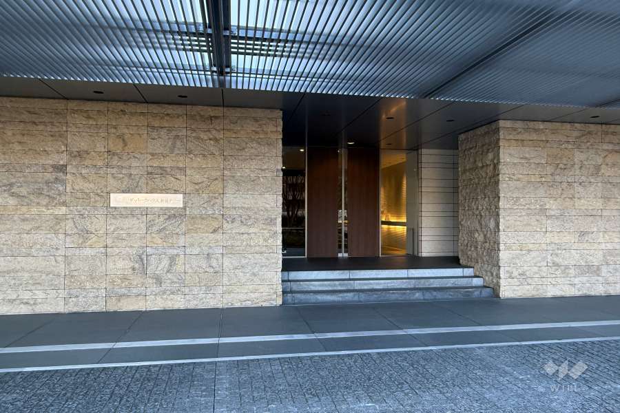 北側エントランス