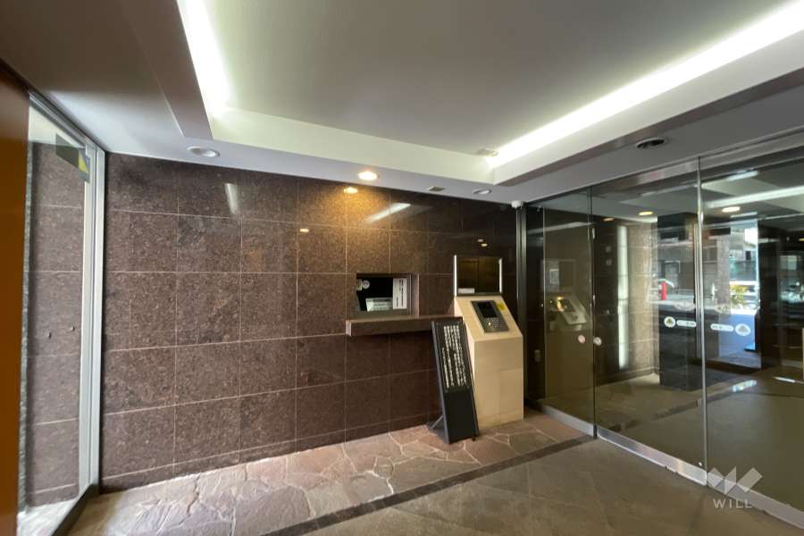 エントランスはオートロック付きです。