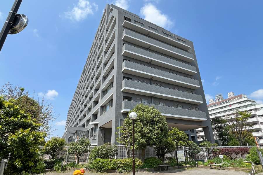 It’s東京フォーサイトスクエアの外観（南東から）