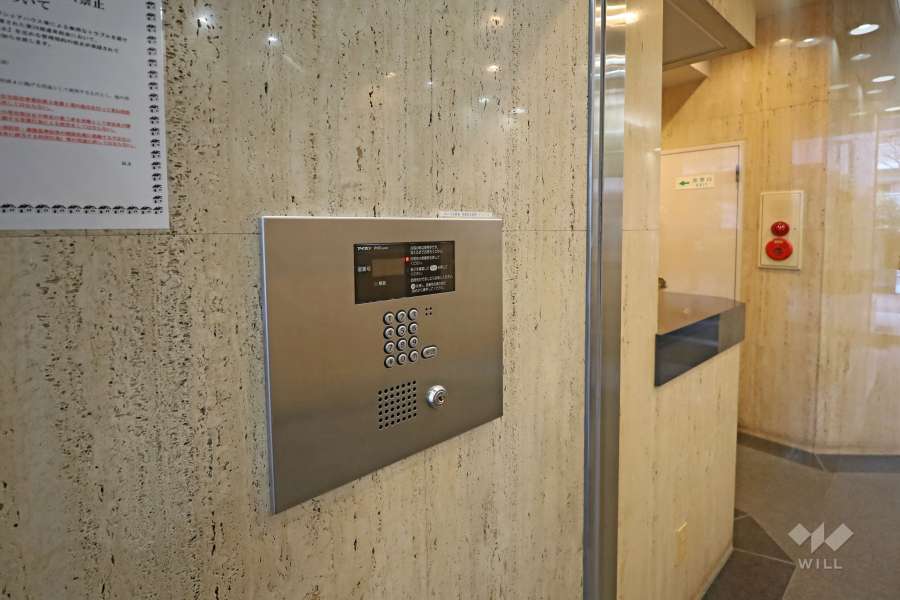 エントランスはオートロック付きです。　