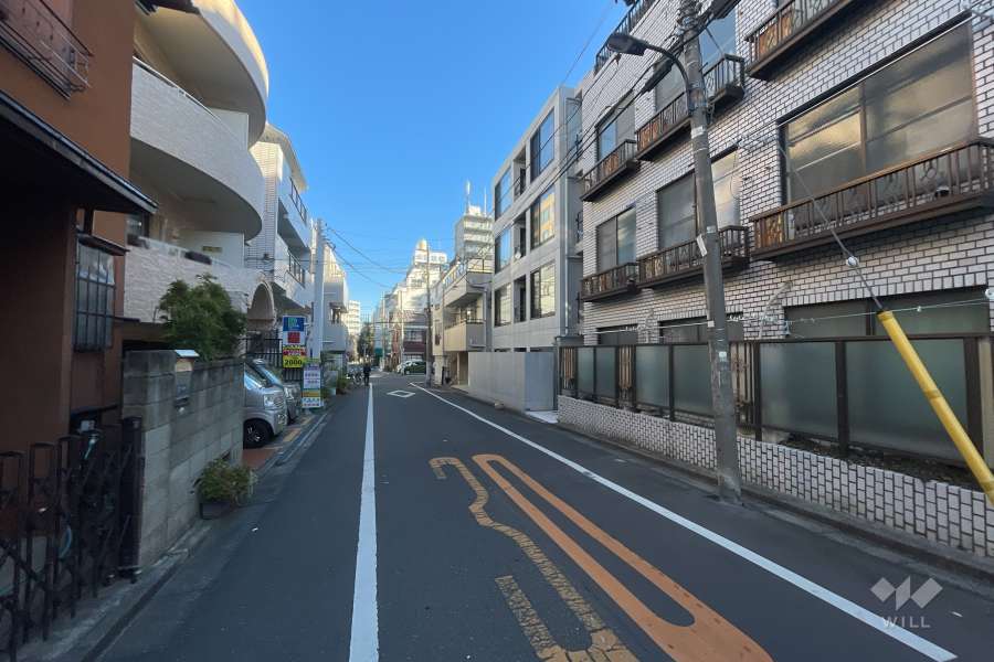 敷地西側の前面道路　