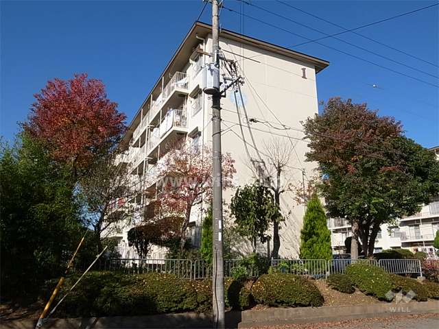 公社清和台住宅1号棟の外観（南東側から）