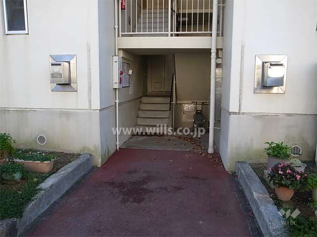 住戸入口（共用ポスト）