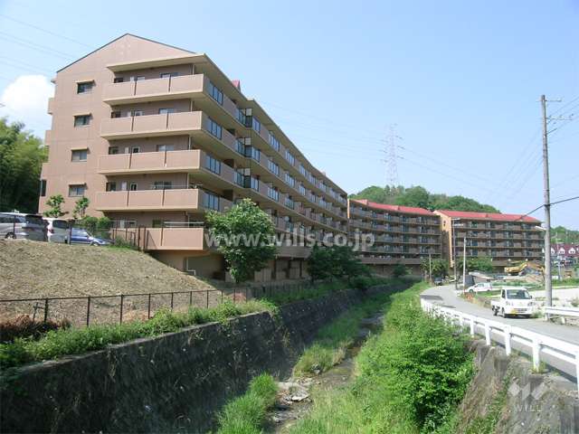 東急ドエルアルス川西けやき坂の外観（南西側から）