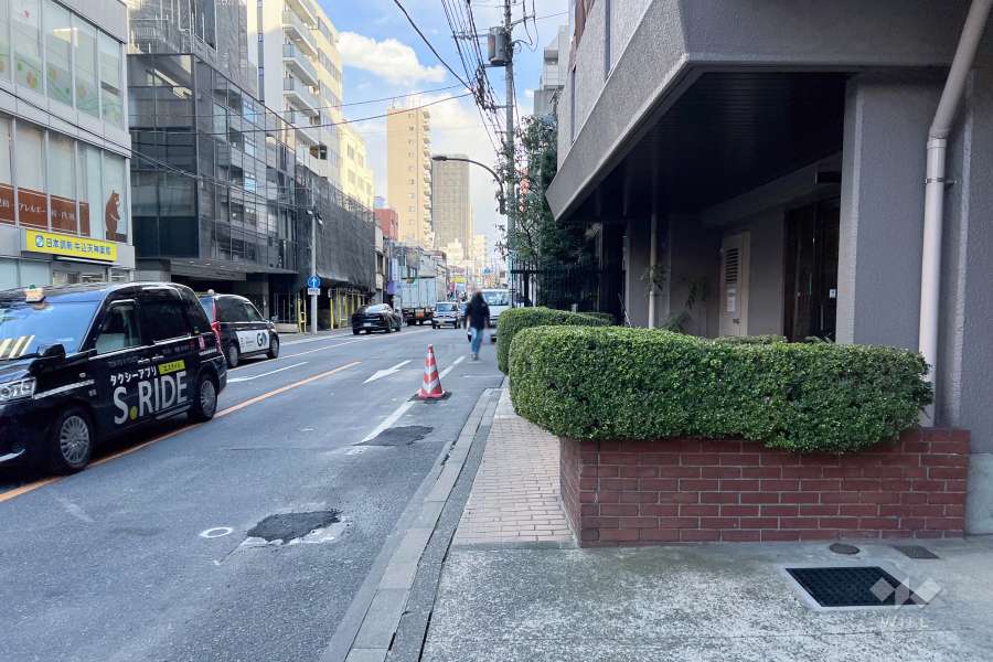 敷地北側の前面道路