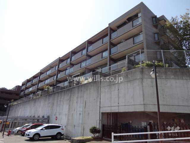 サニーフラット川西緑台の外観（西棟を北東側から）