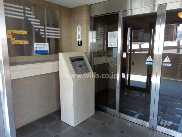 エントランスはオートロック付きです。