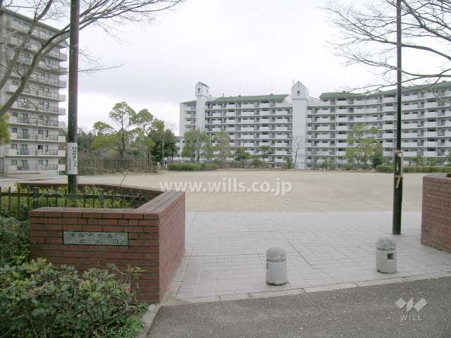 敷地西側にある公園