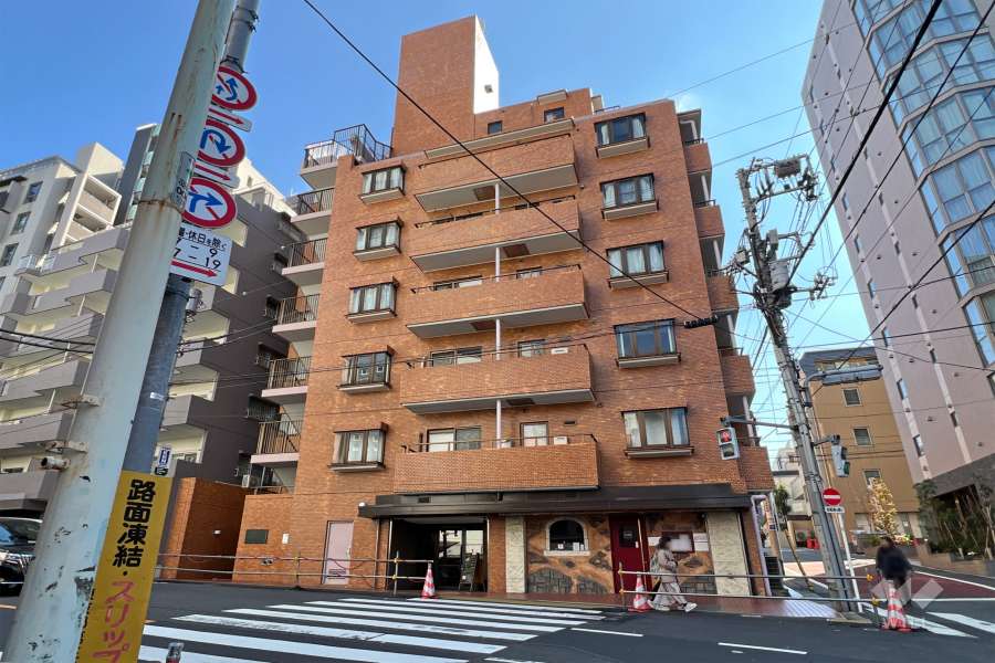 ライオンズマンション矢来町の外観（北側から）