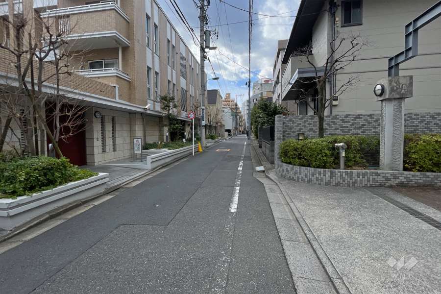 敷地南東側の前面道路